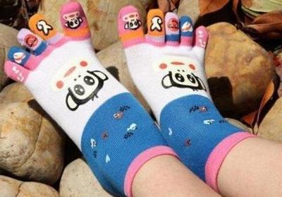 賣(mài)五指襪的姑娘,現(xiàn)在月收入過(guò)萬(wàn)元