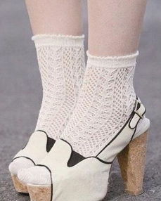 穿高跟鞋要穿襪子嗎