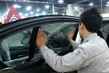 購車禮品不是越多越好，精明選擇值錢的汽車美容服務